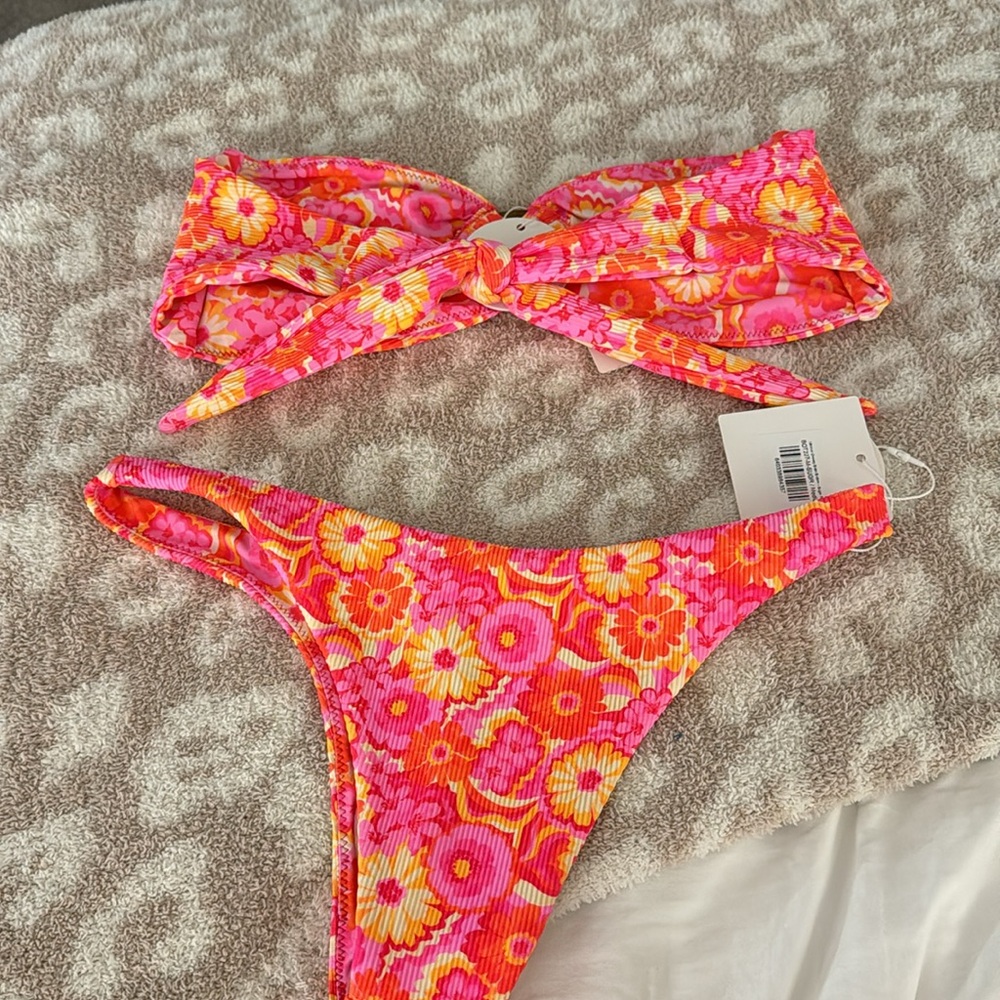 Kulani Kinis Bikini - Size Large tie top, Size Medium bottom - NWT
